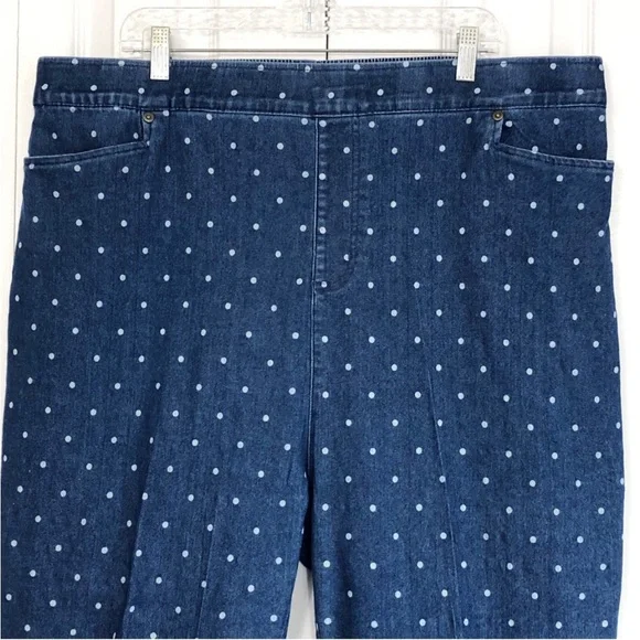 CW Classics Blue Denim Polka Dot Print Pull-On Jean Capris - Picture 2 of 14